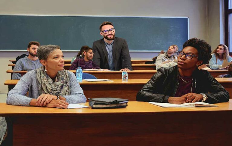 Scopri i diplomi Geometra CAT e Ragioneria AFM con Corsiediploma.com